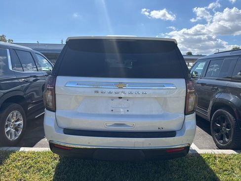 Used 2023 Chevrolet Suburban LT w/ Luxury Package image 5