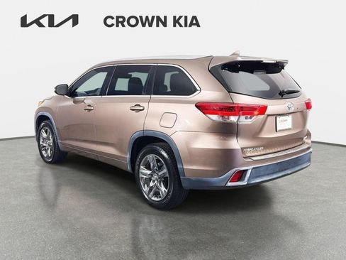 Used 2019 Toyota Highlander Limited Platinum FWD image 7