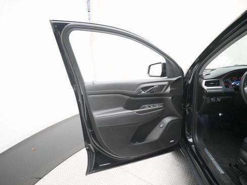 Used 2023 GMC Acadia SLT w/ Elevation Edition image 29