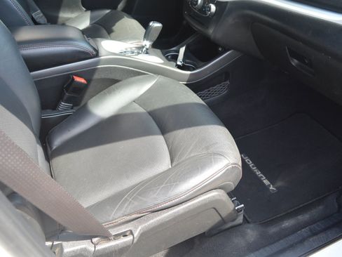 Used 2015 Dodge Journey R/T w/ Flexible Seating Group image 17