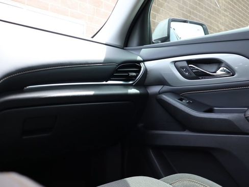 Used 2021 Chevrolet Traverse LT FWD image 41