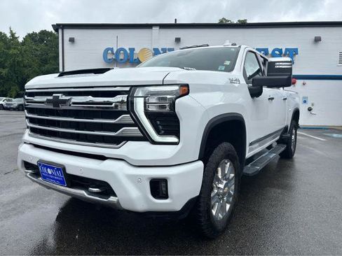 Used 2025 Chevrolet Silverado 2500 High Country w/ High Country Premium Package AWD/4WD image 2