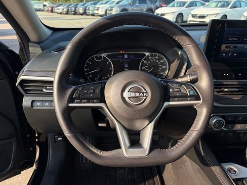 Certified 2024 Nissan Altima 2.5 SV w/ SV Premium Package FWD image 15