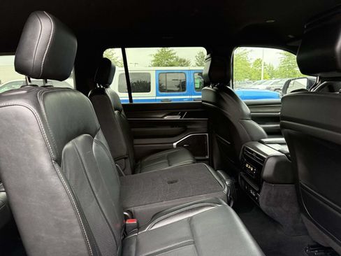 Certified 2024 Jeep Wagoneer L Series II w/ Flexible Seating Group AWD/4WD image 15