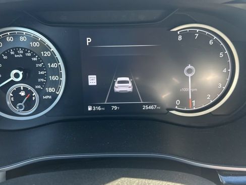 Used 2025 Genesis G70 2.5T RWD image 9
