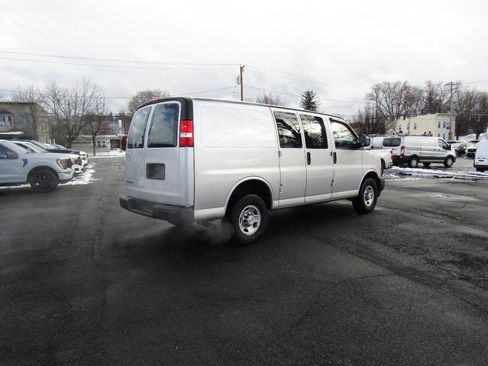 Used 2022 Chevrolet Express 2500 image 25