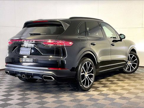 Certified 2023 Porsche Cayenne AWD/4WD image 7