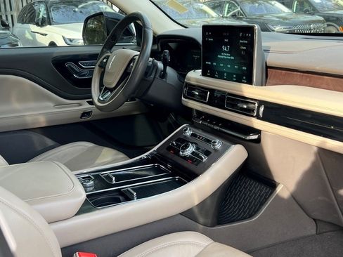 Certified 2022 Lincoln Aviator Reserve w/ Equipment Group 201A image 12