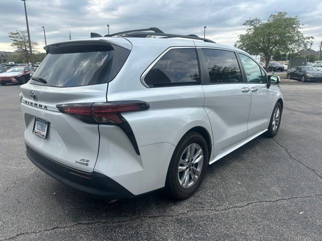 Used 2022 Toyota Sienna XLE w/ XLE Plus Package AWD/4WD image 3