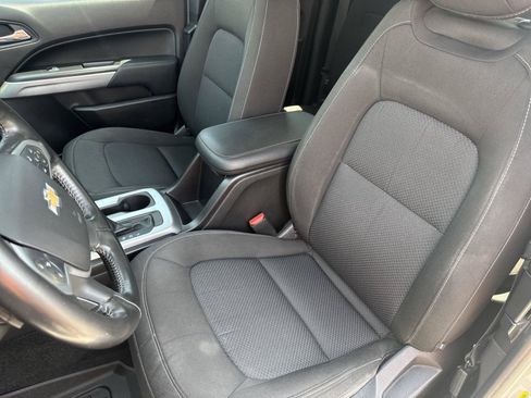 Used 2018 Chevrolet Colorado LT w/ LT Convenience Package RWD image 11
