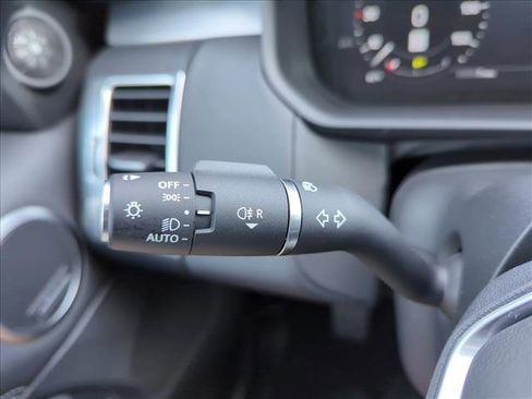 Certified 2024 Land Rover Discovery Dynamic SE image 25