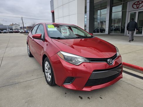 Used 2015 Toyota Corolla LE image 2