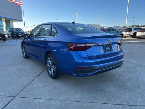 Used 2024 Volkswagen Jetta SE image 8