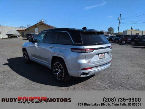 Used 2023 Jeep Grand Cherokee Summit image 5