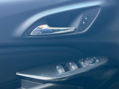 New 2026 Chevrolet Trax RS w/ Sunroof Package FWD image 11