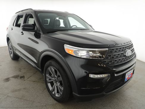 Certified 2024 Ford Explorer XLT w/ Equipment Group 202A image 3