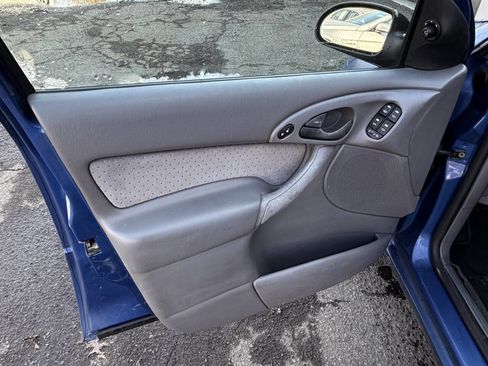 Used 2003 Ford Focus SE image 16