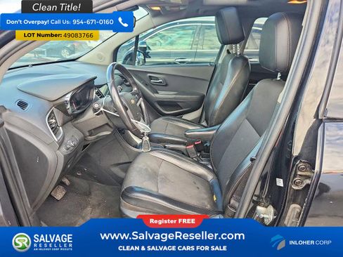 Used 2019 Chevrolet Trax LT w/ Sun & Sound Package image 9