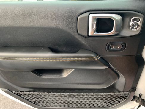 Used 2025 Jeep Wrangler Sahara image 20