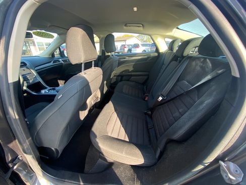 Used 2020 Ford Fusion SE image 19