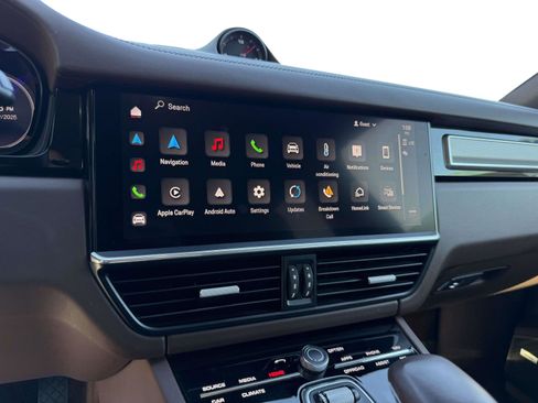 Used 2023 Porsche Cayenne Platinum Edition image 29