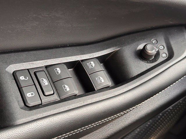 Used 2023 Jeep Grand Cherokee L Altitude AWD/4WD image 19