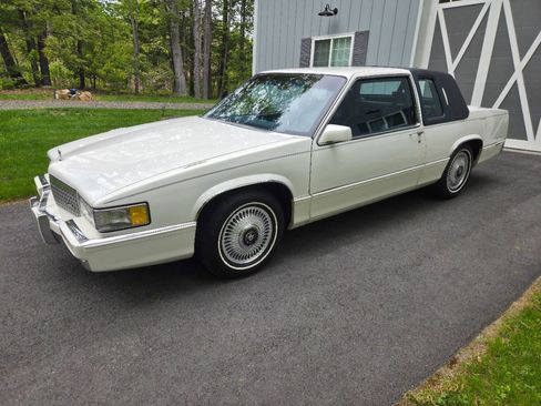 Used 1990 Cadillac De Ville Coupe FWD image 1