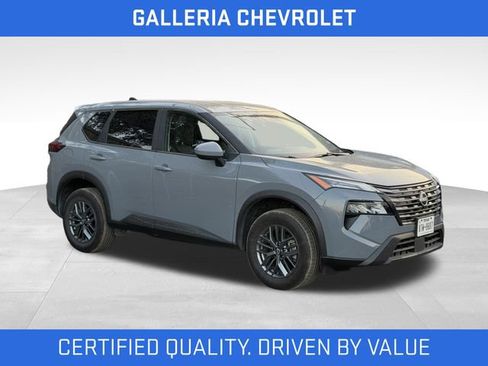Used 2026 Nissan Rogue SV FWD image 2