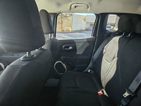 Used 2016 Jeep Renegade Latitude image 10