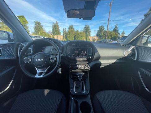 Used 2025 Kia Soul LX w/ LX Technology Package image 28