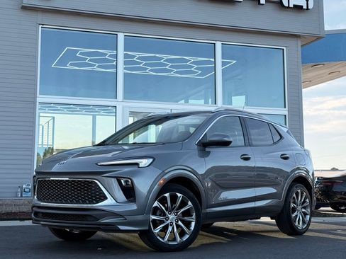 Used 2024 Buick Encore GX Avenir image 1