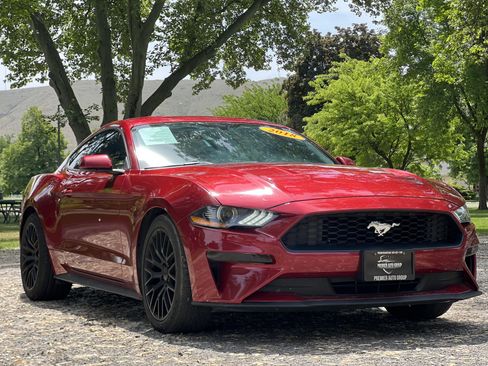 Used 2018 Ford Mustang Coupe RWD image 8