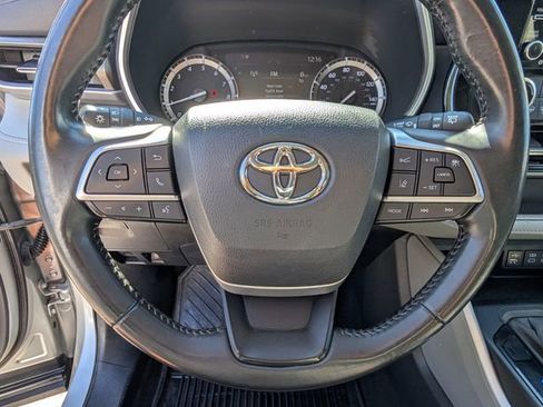 Used 2022 Toyota Highlander XLE image 34