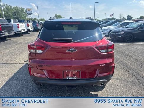 Used 2022 Chevrolet TrailBlazer RS w/ Sun and Liftgate Package AWD/4WD image 4