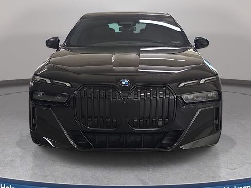 Used 2023 BMW i7 xDrive60 AWD/4WD image 3