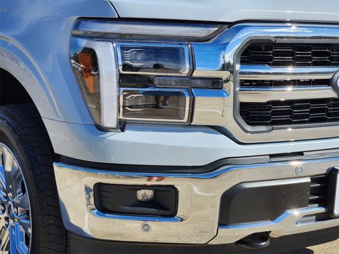 Used 2025 Ford F150 Lariat w/ Equipment Group 501A Mid image 9