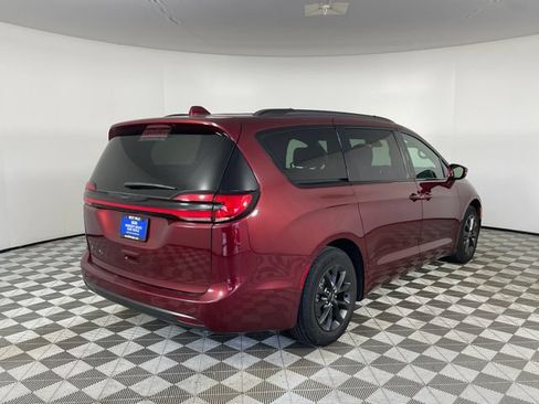 Used 2021 Chrysler Pacifica Touring w/ S Appearance Package FWD image 14