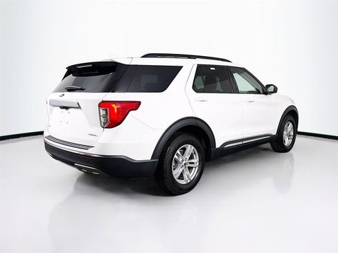 Used 2022 Ford Explorer XLT w/ Equipment Group 202A image 7