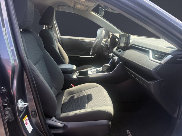 Used 2019 Toyota RAV4 LE w/ Carpet Mat Package AWD/4WD image 15