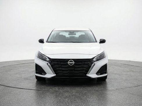 Used 2025 Nissan Altima 2.5 SV image 2