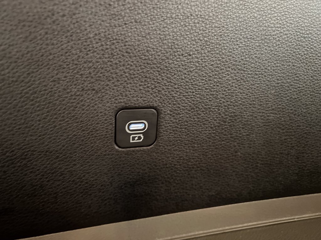 Used 2025 Kia Carnival FWD image 39