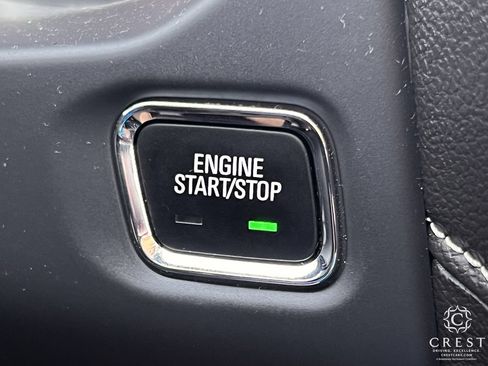 Used 2022 GMC Acadia Denali w/ Denali Technology Package FWD image 19