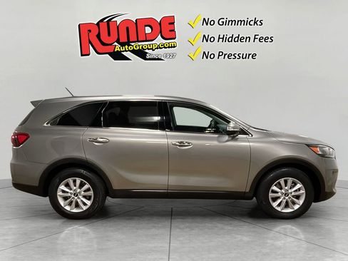 Used 2019 Kia Sorento FWD V6 image 6