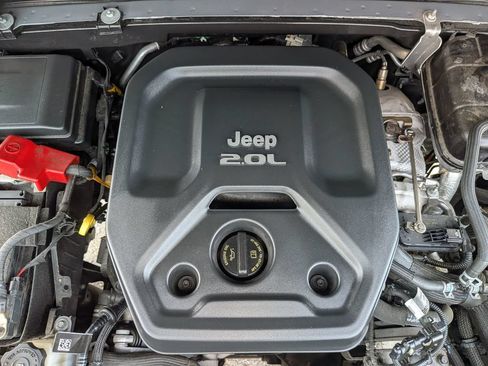 Used 2021 Jeep Wrangler Unlimited Sahara AWD/4WD image 13