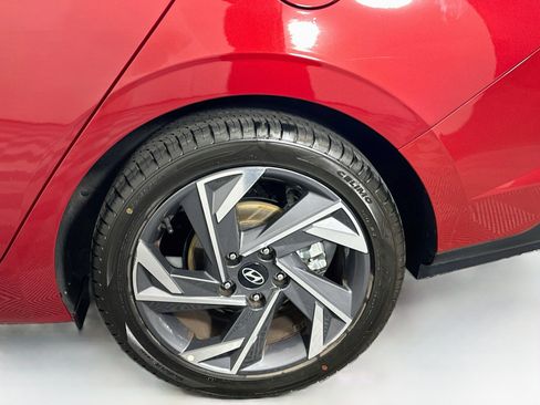 Used 2024 Hyundai Elantra Limited FWD image 11