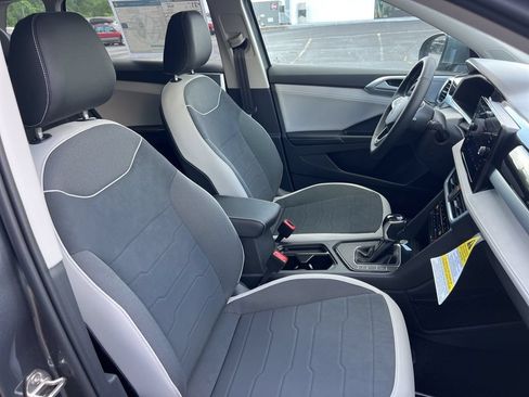 New 2026 Volkswagen Taos SE FWD image 23