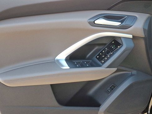 Certified 2025 Audi Q5 Premium w/ Convenience Package image 10