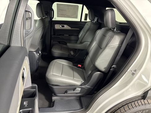 New 2027 Ford Explorer Active w/ Active Comfort Package RWD image 31
