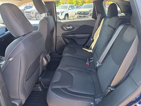 Used 2015 Jeep Cherokee Latitude w/ Cold Weather Group AWD/4WD image 12