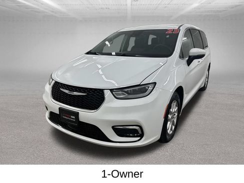 Used 2023 Chrysler Pacifica Touring-L FWD image 8